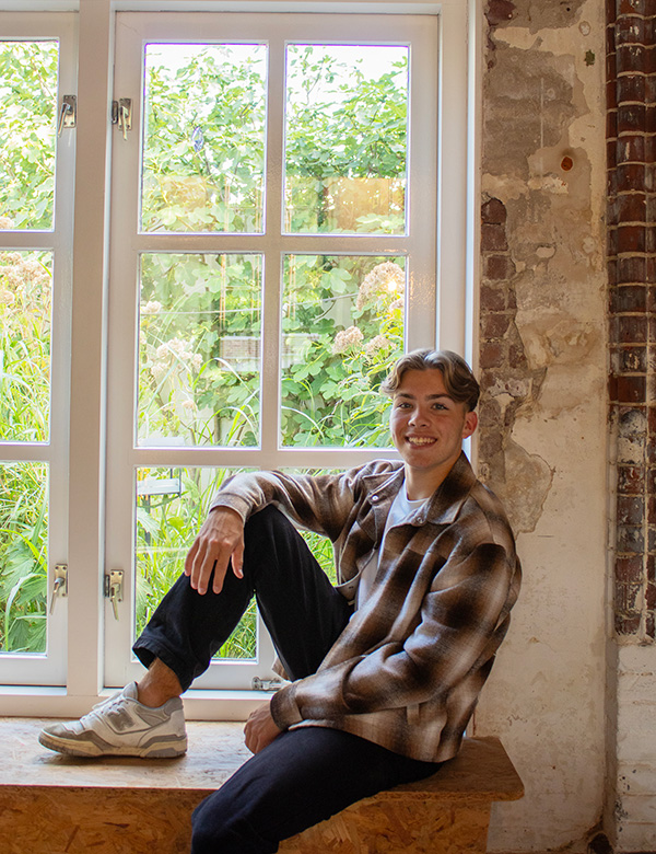 Tiener model met blond kort haar Duuk G.