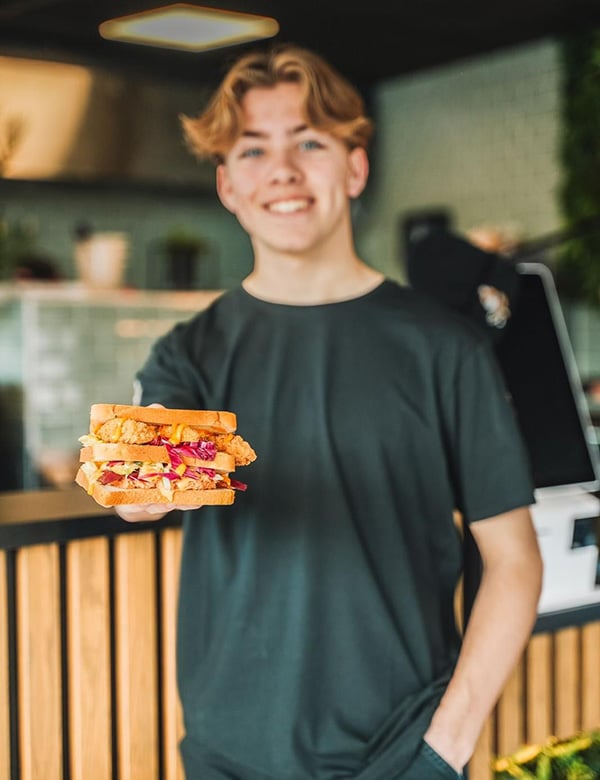 Tienermodel met bruin haar Duuk