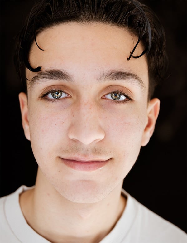 Mannelijk model met bruin haar Egemen