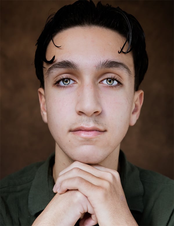 Mannelijk model met bruin haar egemen