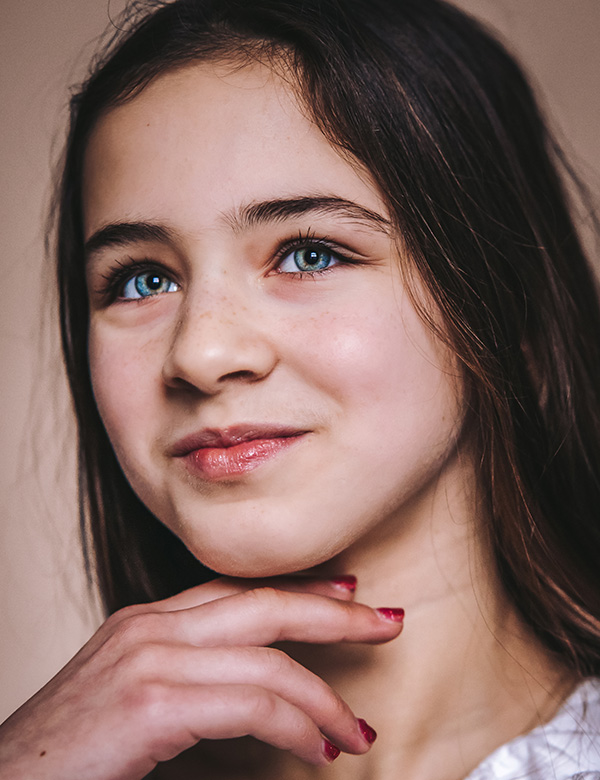Kinder model lang haar bruin ela