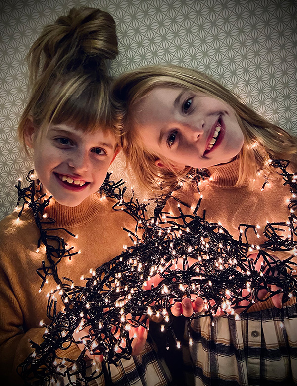 Zusjes Elena en Louise H.