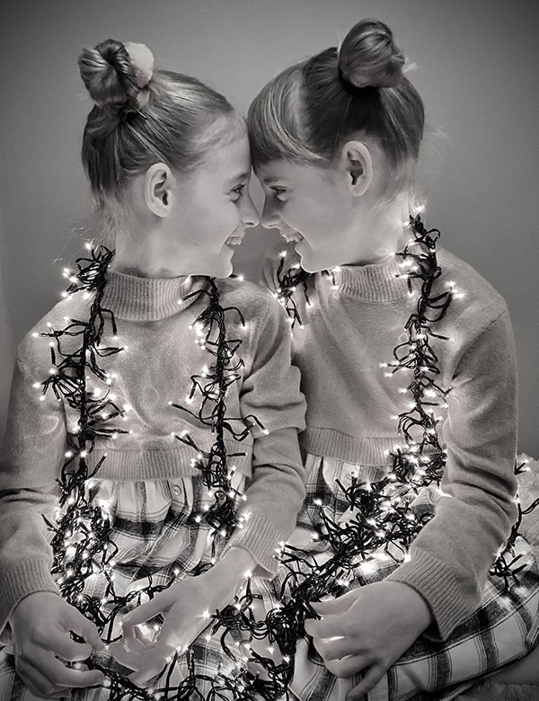 Zusjes Elena en Louise H.