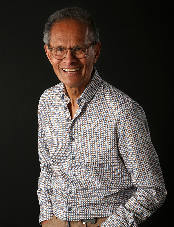 mannelijk senioren model Eli M.