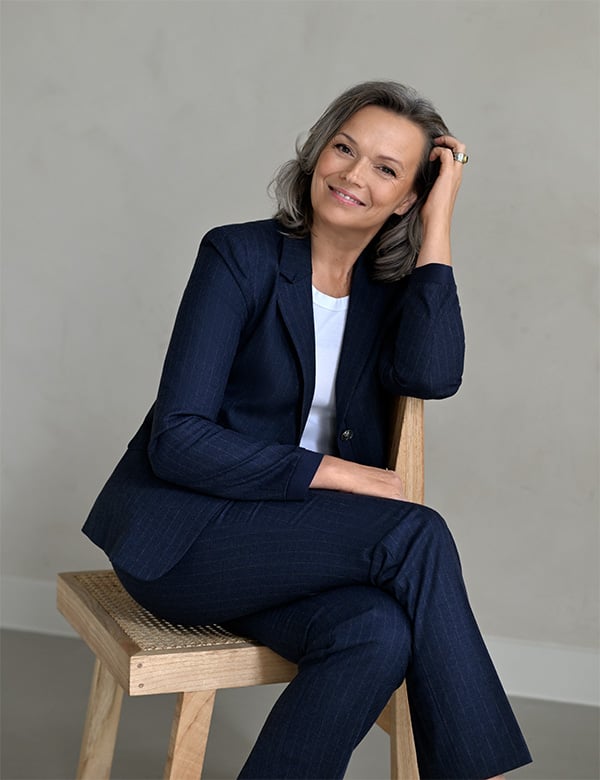 Vrouwelijk model met grijs haar Elian