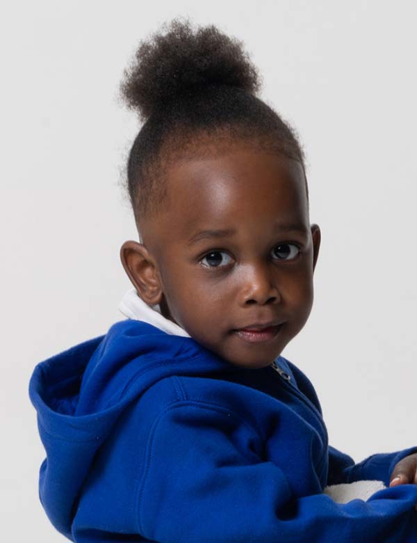 Kindermodel met donker haar Elijah