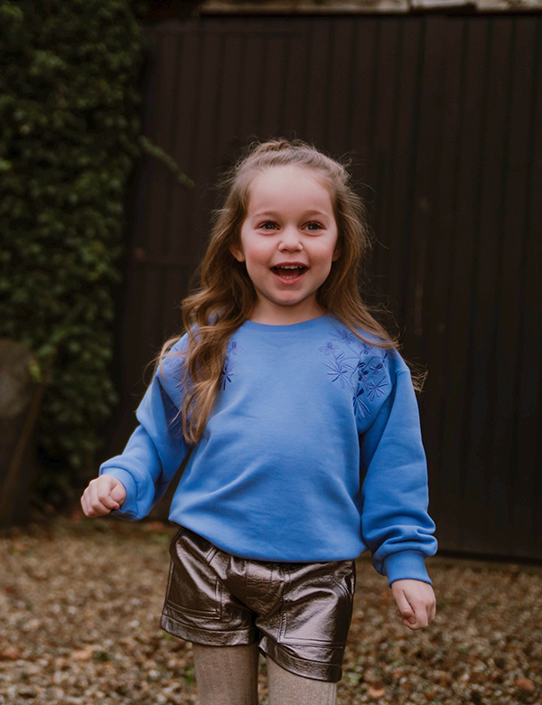 Kindermodel met blond haar Elin