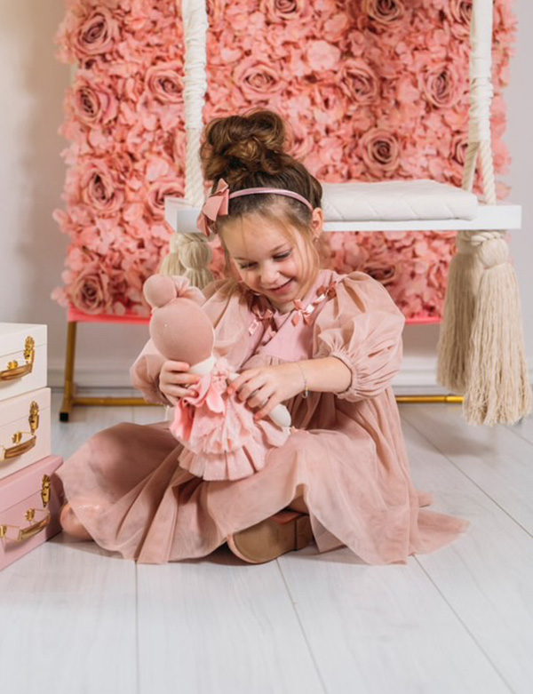 Kindermodel met blond haar Elin