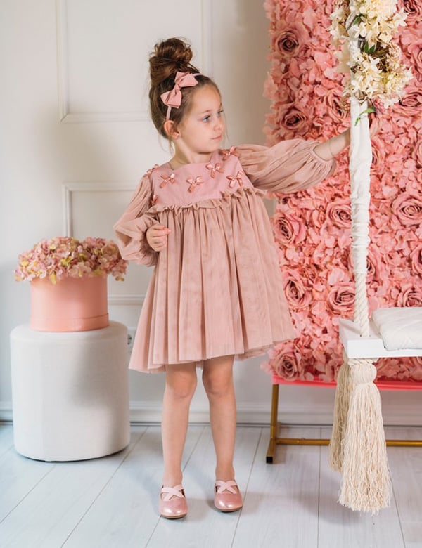 Kindermodel met blond haar Elin