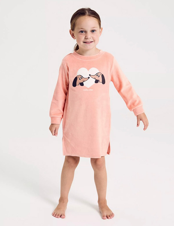 Kindermodel met blond haar Elin