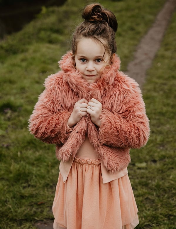 meisjes kindermodel met donkerblond haar Elin T.