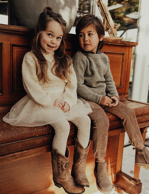 Kinder model met lang bruin haar Elin T.