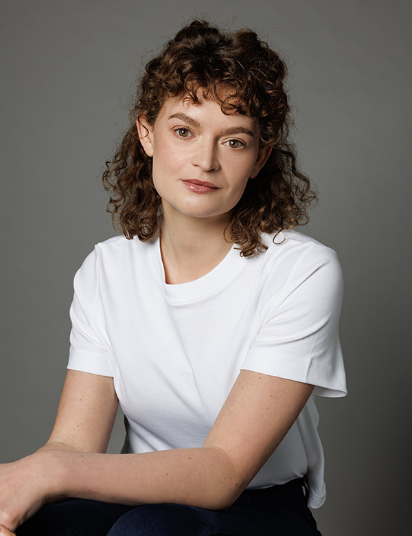 Vrouwelijk model met bruin haar Eline Ha.