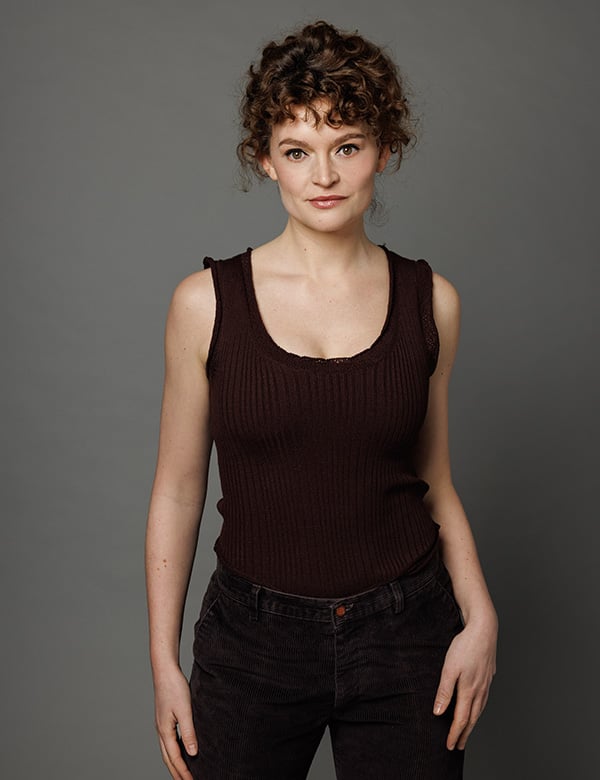 Vrouwelijk model met bruin haar Eline Ha.