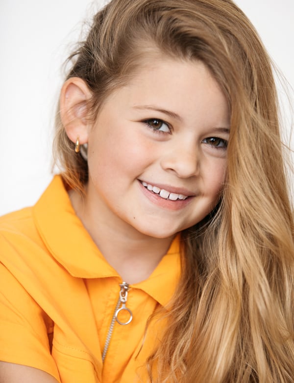 Kindermodel met blond haar Eline