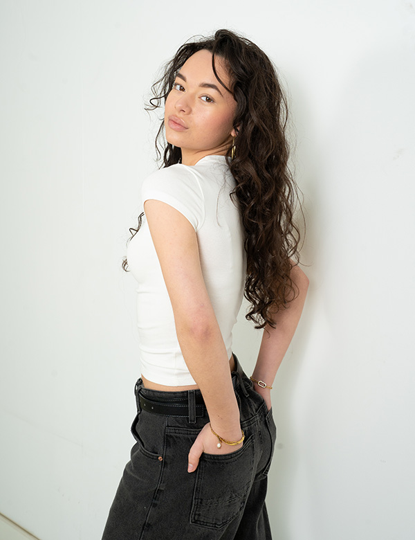 Kinderlijk model met bruin haar Elisa S.