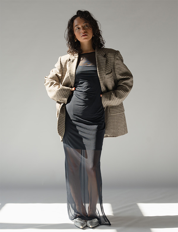 Vrouwelijk model met bruin haar Elisa S.