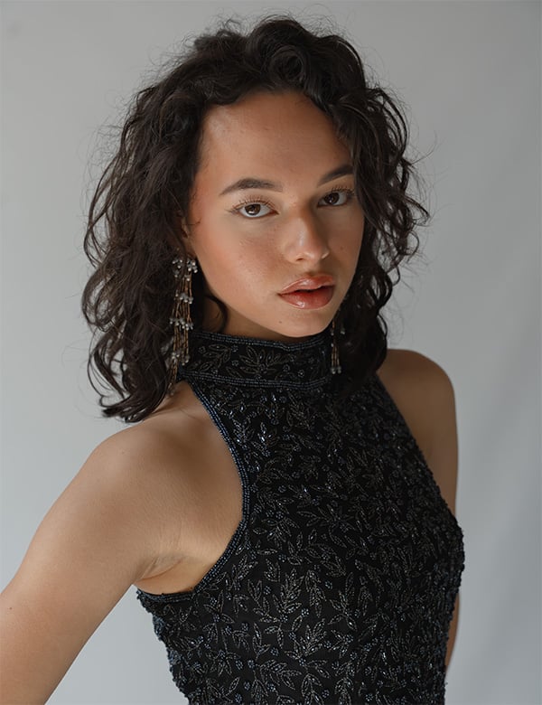 Vrouwelijk model met bruin haar Elisa S.