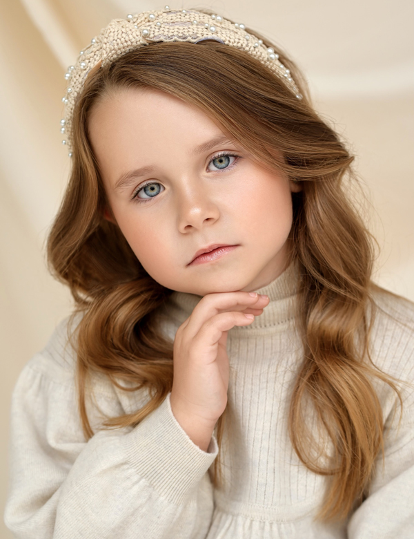 Kindermodel met blond haar Elise