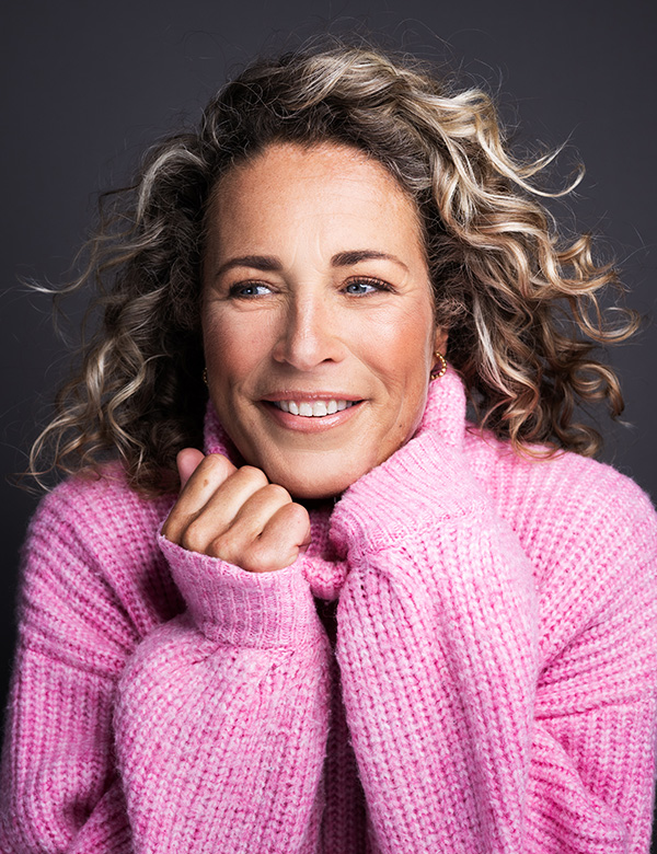 vrouwelijk model met blonde krullen Els Z.