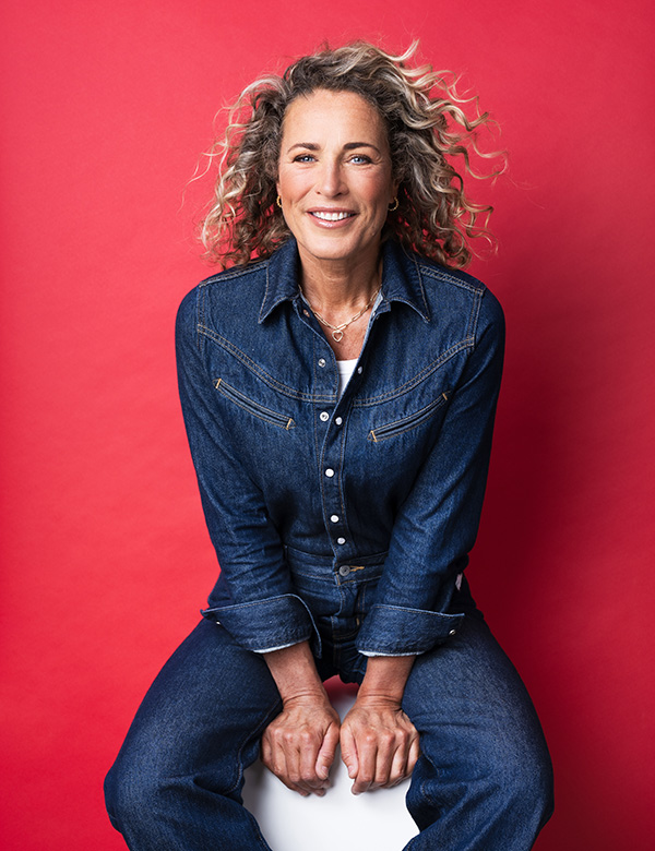 vrouwelijk model met blonde krullen Els Z.