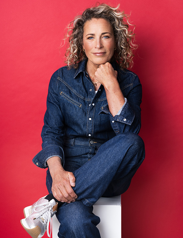 vrouwelijk model met blonde krullen Els Z.