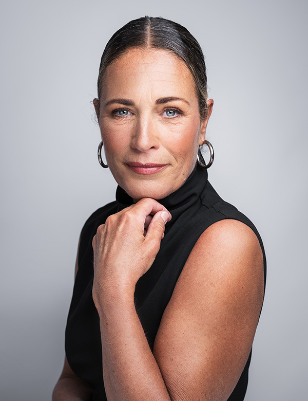 vrouwelijk model met blonde krullen Els Z.