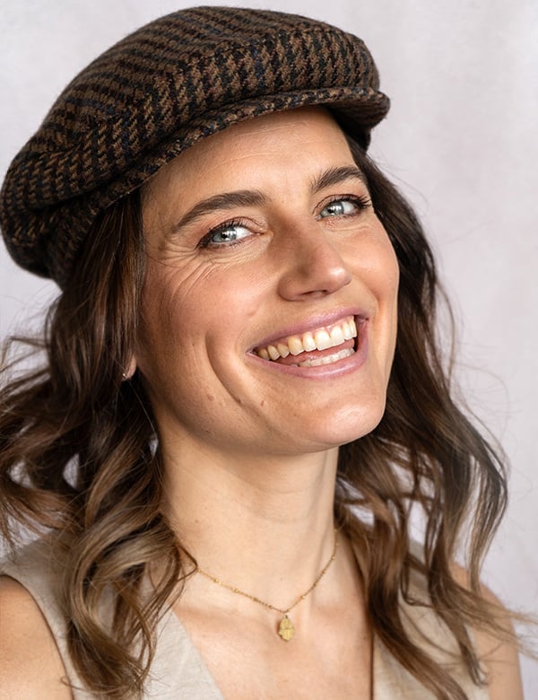Vrouwelijk model met bruin haar Elsemiek.