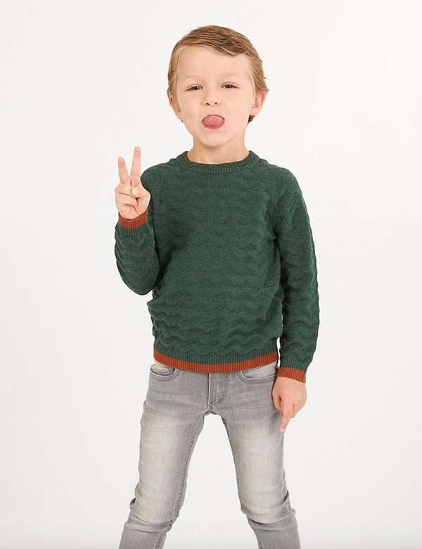 kindermodel met blond haar
