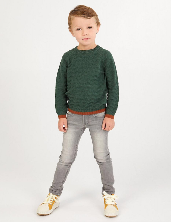 kindermodel met blond haar