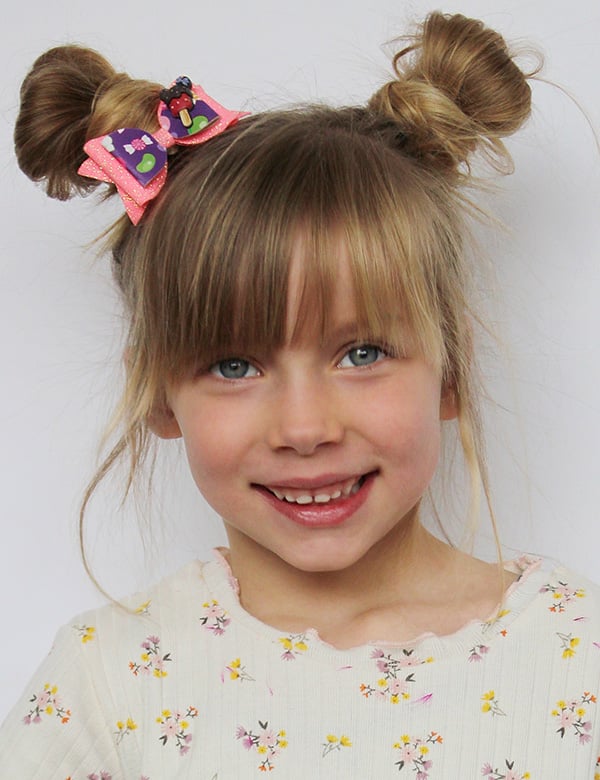 Kindermodel donkerblond haar emily