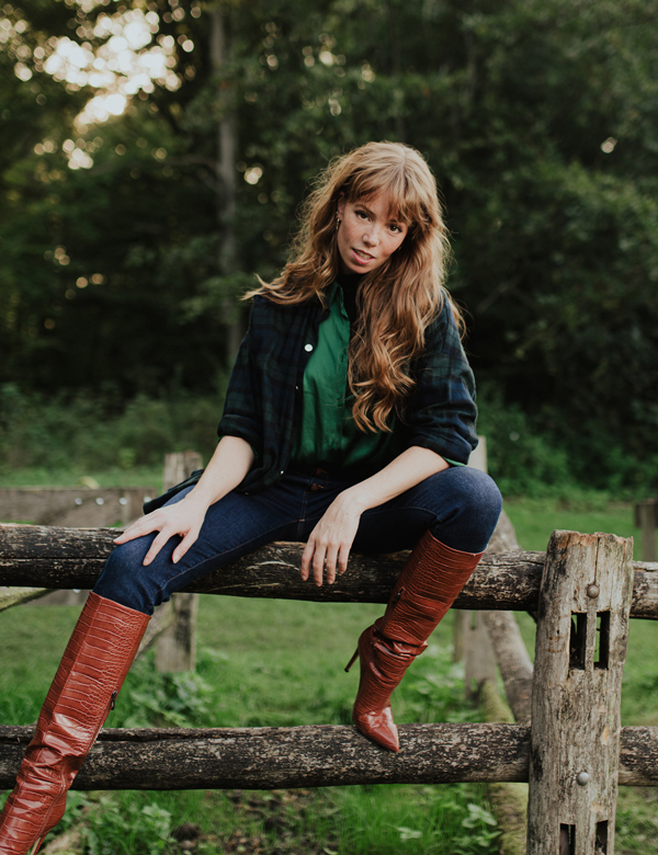 Vrouwelijk model met rood haar Emily