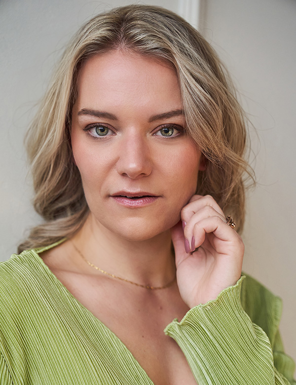 Vrouwelijk model met blond haar Emma B.