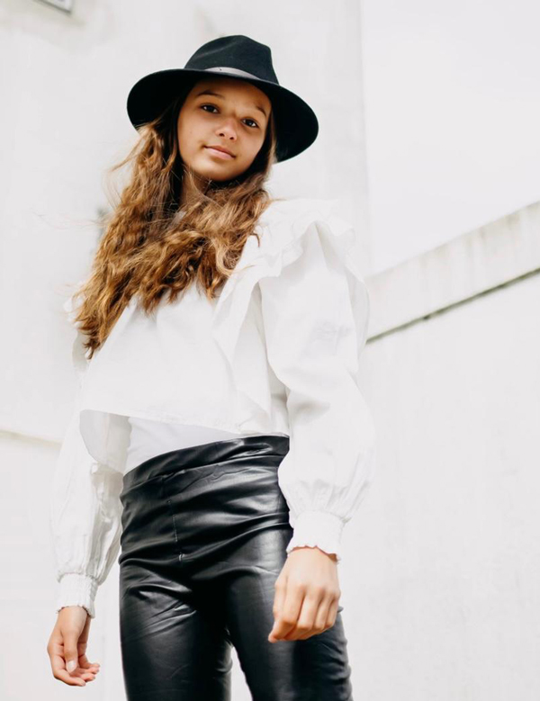 Tiener model met bruin haar Emma
