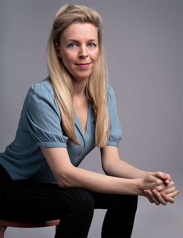 Vrouwelijk model blond haar Erika