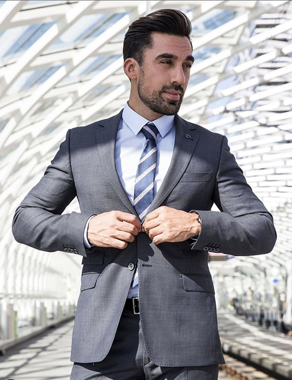 Mannelijk model met zwart haar en zwarte ogen Ersin.