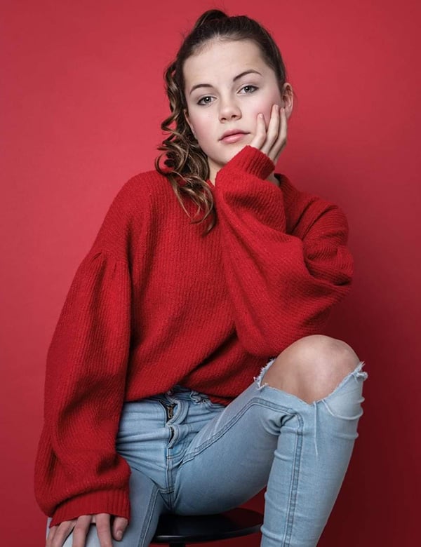 Kindermodel met bruin haar Esmay