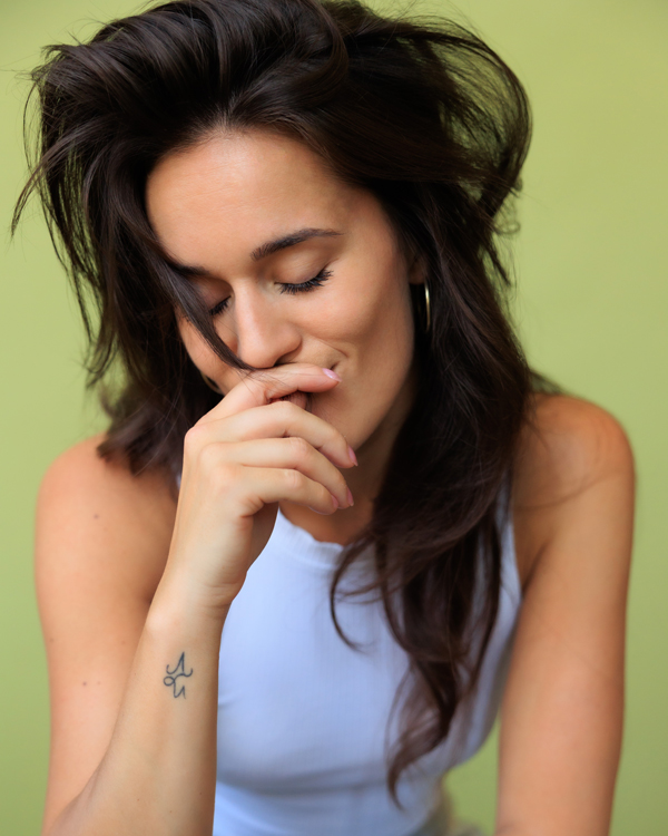 Vrouwelijk model met bruin haar Esmee D.