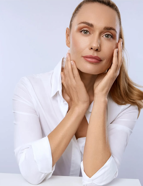 Vrouwelijk model met blond haar Ester Bo.