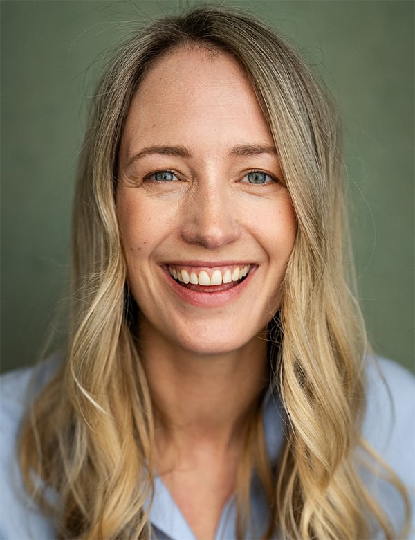 Vrouwelijk model met blond haar esther w.