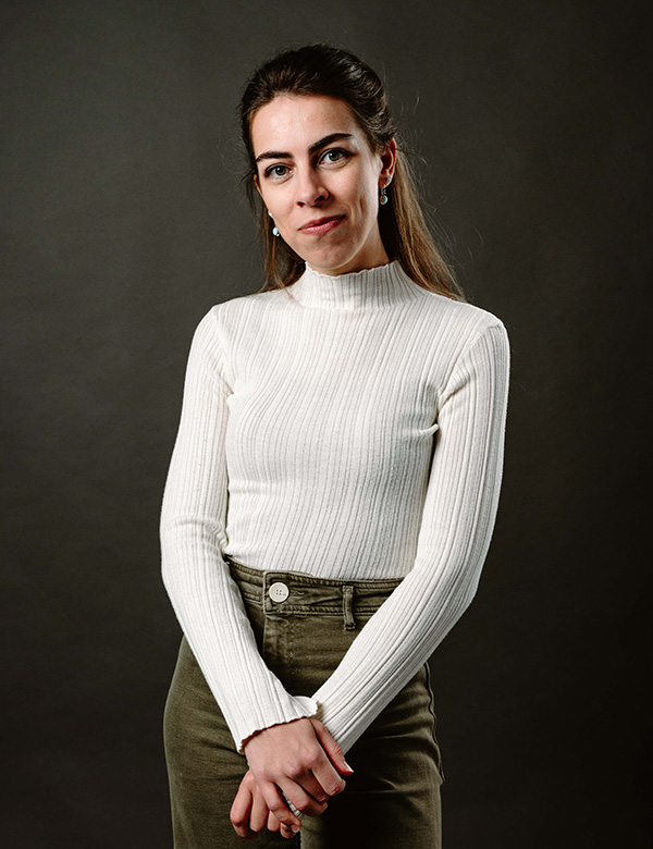 vrouwelijk model en actrice met donker haar Eva A.
