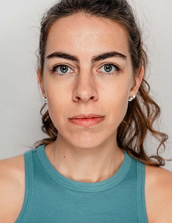 vrouwelijk model en actrice met donker haar Eva A.