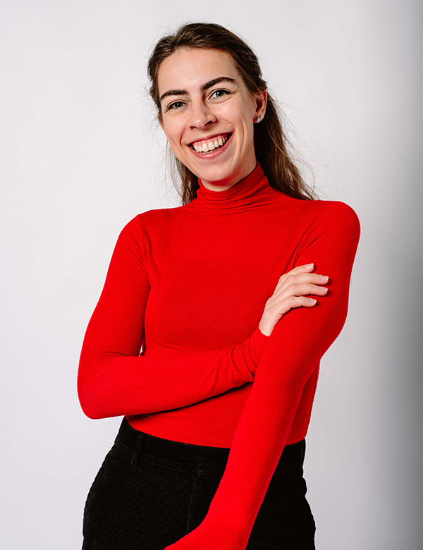 vrouwelijk model en actrice met donker haar Eva A.