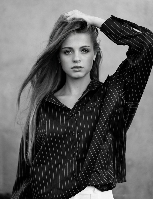 Vrouwelijk model met donkerblond haar Eva H.