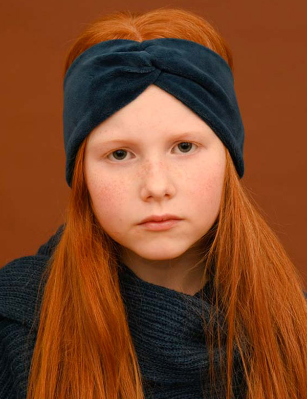 Kindermodel met rood haar eva v.