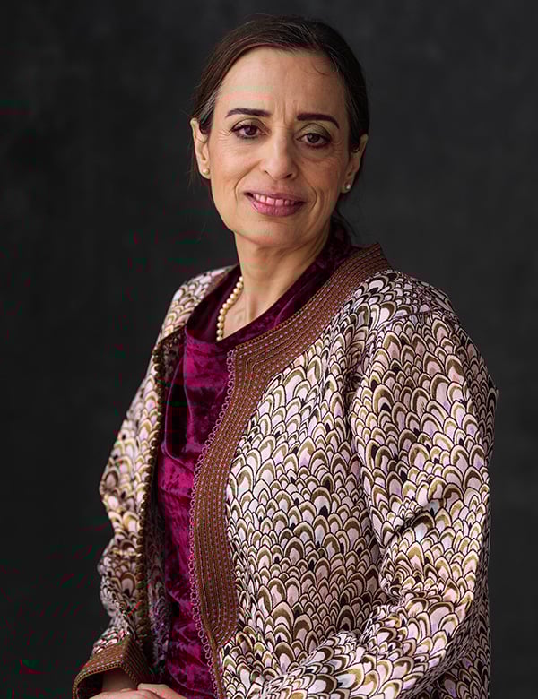 Vrouwelijk model met donkerbruin haar Fatima K.