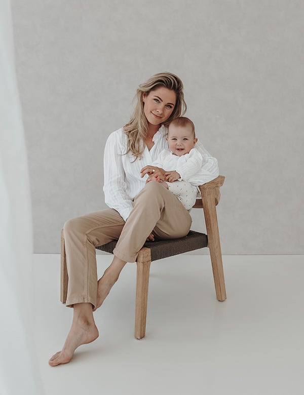 Vrouwelijk model met lang blond haar Fauve G.