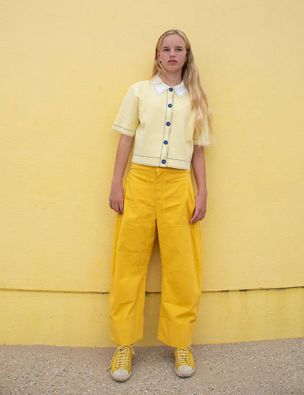 Meisjes model met blond haar Fay He.