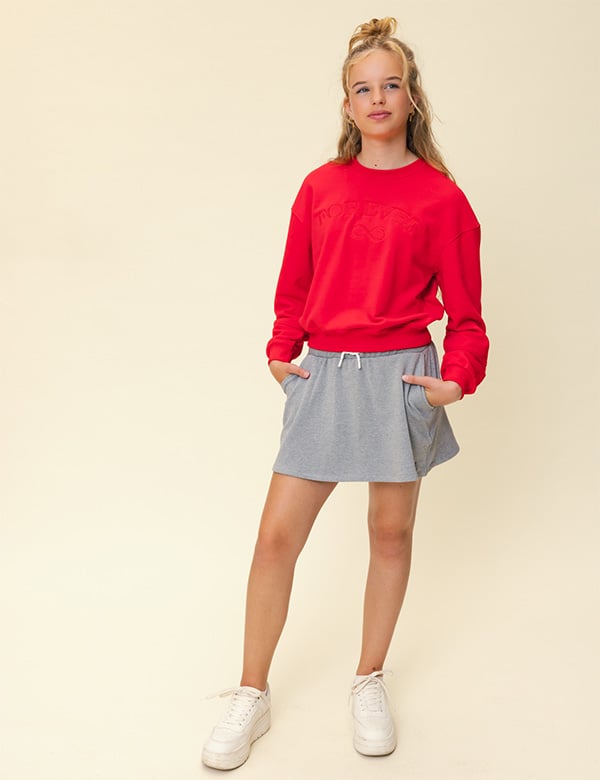 Tienermodel met blond haar Fay He.