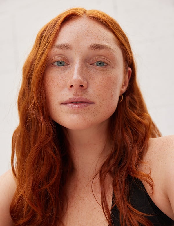 Vrouwelijk model met rood haar Fee